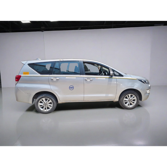 Used Toyota Innova Crysta 2.4 G MT 8STR 2016 — Delhi (…9565)