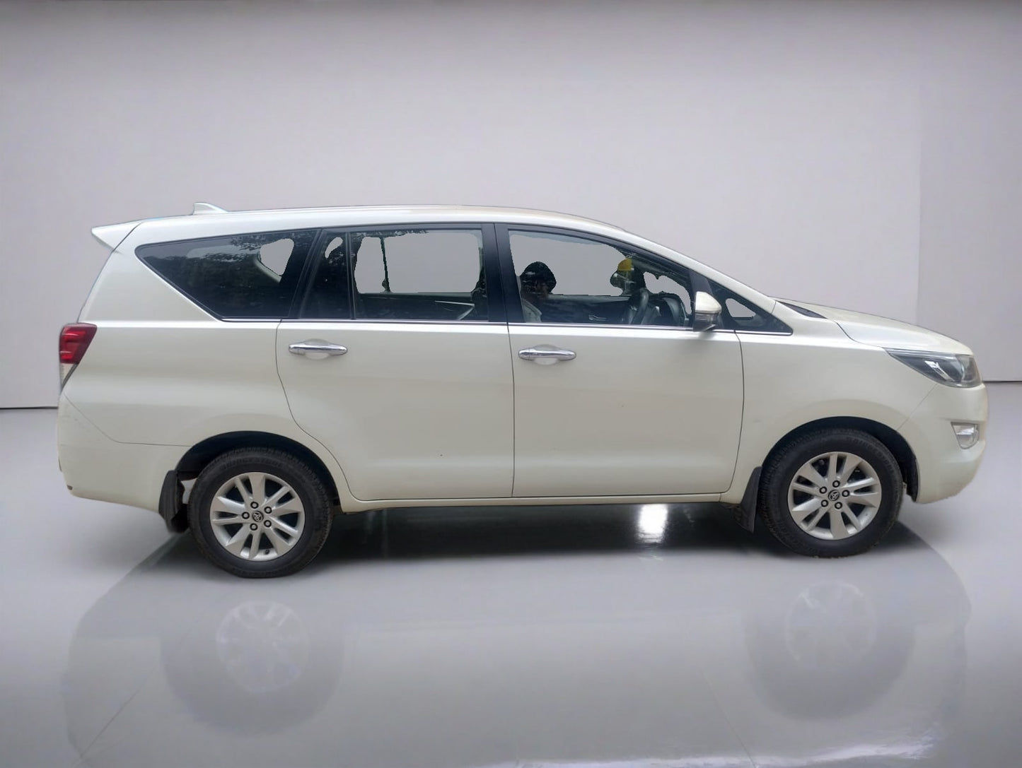 Used Toyota Innova Crysta 2.4 V 2018 — Delhi