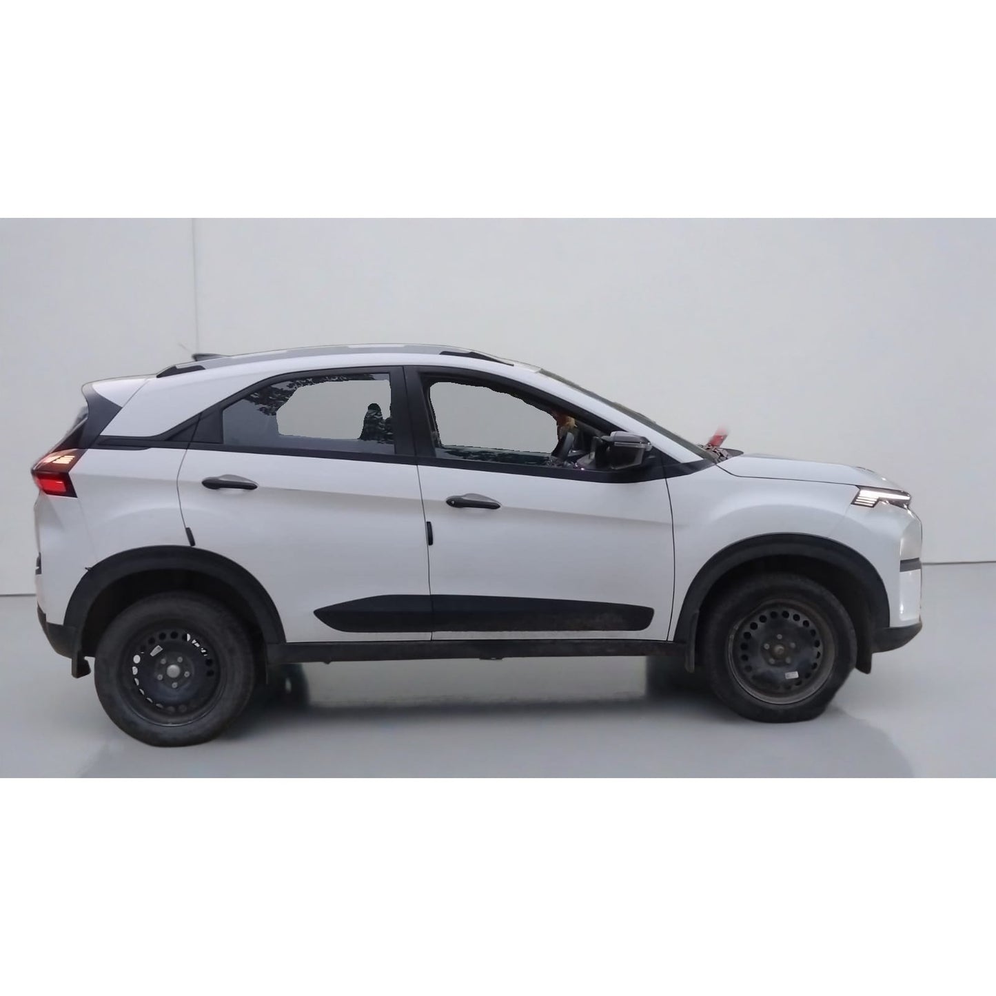Used Tata Nexon Smart+ AMT 2025 — Delhi