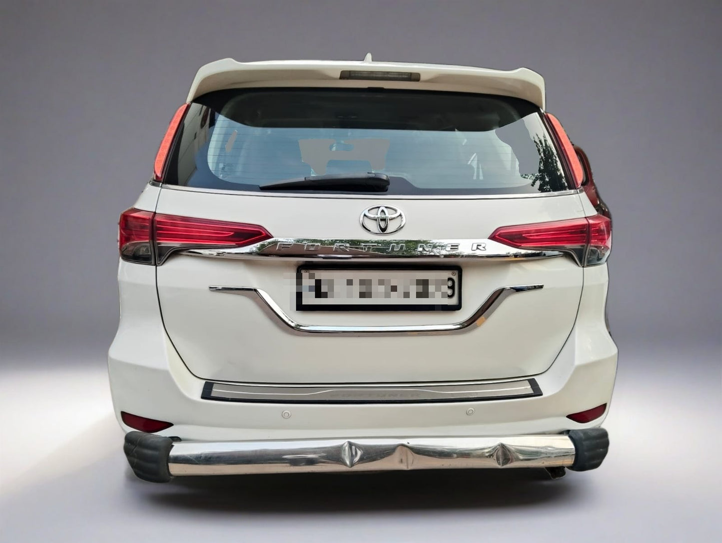 Used Toyota Fortuner 4x2 AT 2017 — Delhi