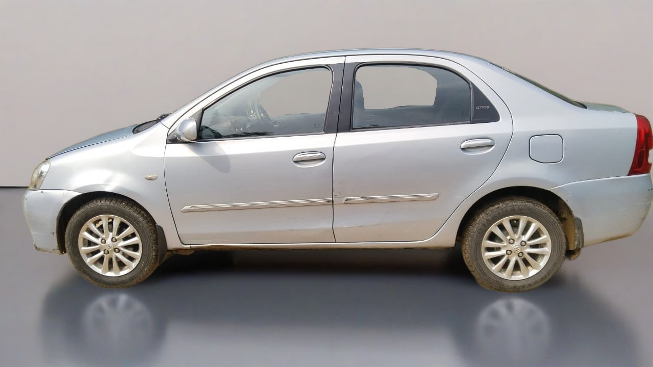 Used Toyota Etios V 2012 — Delhi