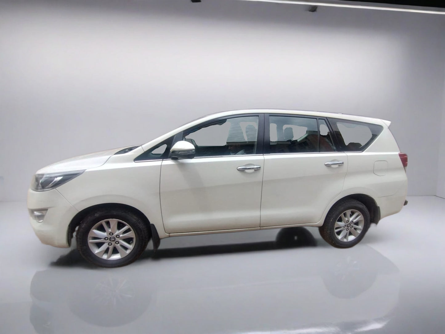 Used Toyota Innova Crysta 2.4 V 2018 — Delhi