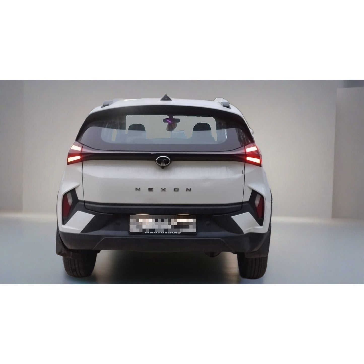 Used Tata Nexon Smart+ AMT 2025 — Delhi
