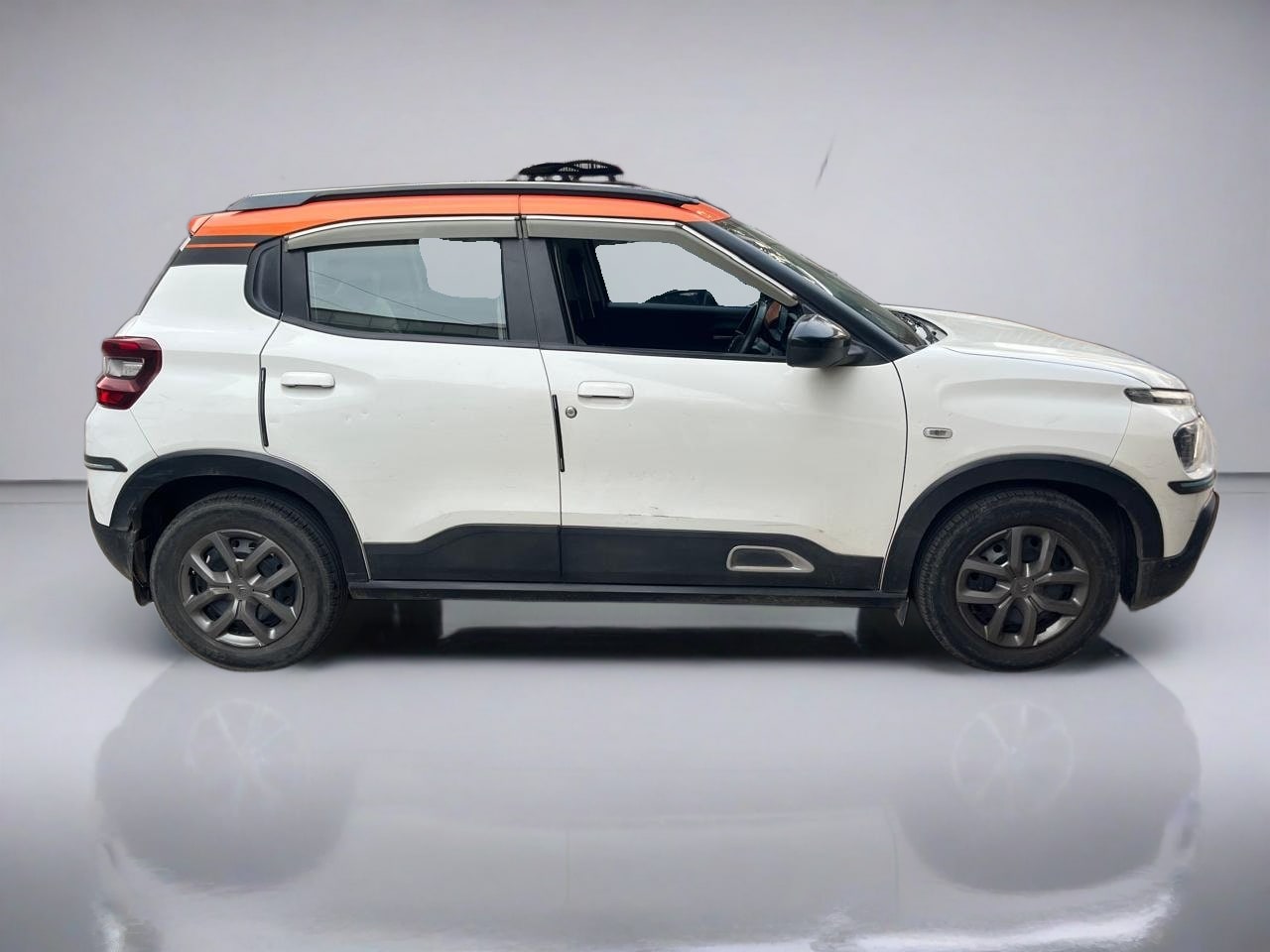 Used Citroen C3 1.2 Shine 2023 (Polar White) — Delhi