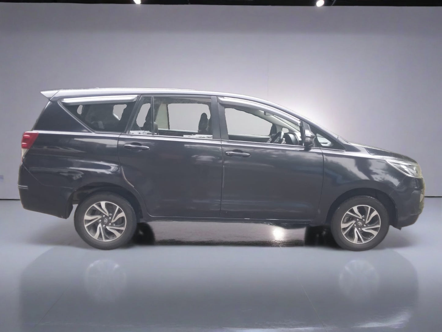 Used Toyota Innova Crysta 2.4G AT 2021 — Delhi
