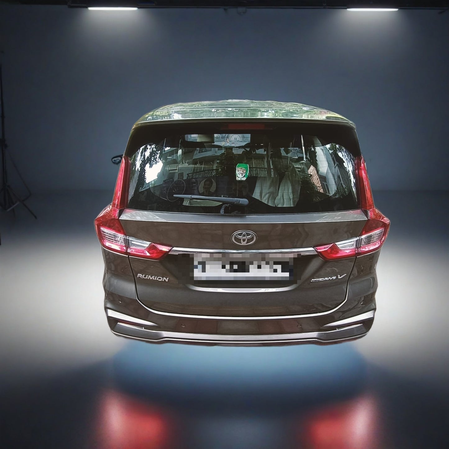 Used Toyota Rumion V AT 2025 — Delhi