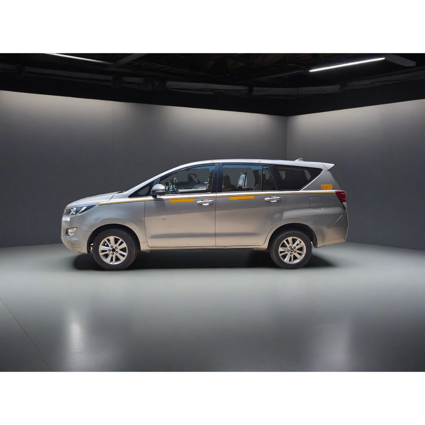 Used Toyota Innova Crysta 2.4 G MT 8STR 2016 — Delhi (…9565)