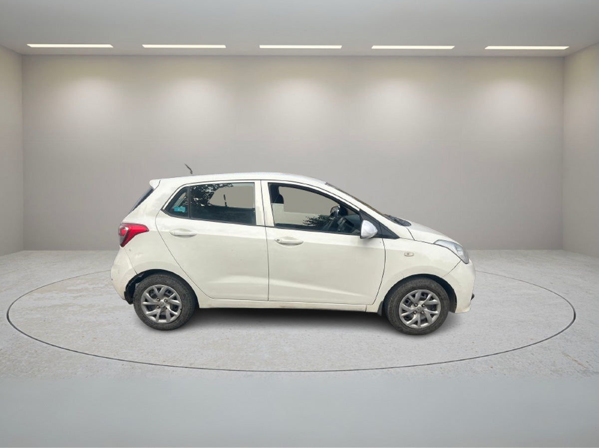 HYUNDAI GRAND I10 SPORTZ 1.2 2017